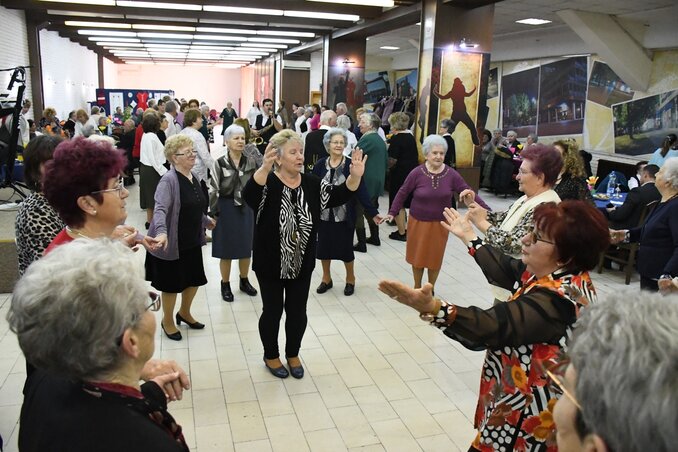 A teadélután vidám hangulatban telt