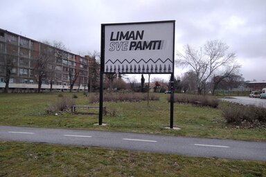 A terület most többnyire füves, néhány öles fa is van rajta, amelyek közül állító- lag csak egyet, amelyet korábban a vihar már jócskán megtépázott, vágnának ki (Fotó: Brankica Brankov)