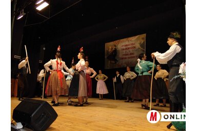 A Búzavirág Hagyományápóló Egyesület Csavargók néptánccsoportja mezőföldi táncokat adott elő/Vidács Hajnalka felvétele