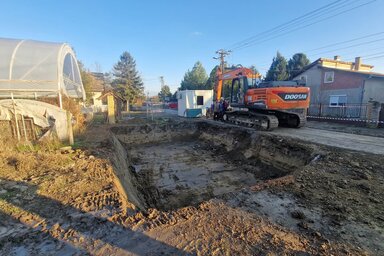 A szivattyúállomás munkagödrének kiásása (Fotó: Kúti Gábor)