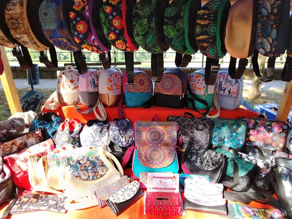 A készlet igen gazdag, mindenki megtalálhatja a magának való táskát (Fotó: A Samy Dream Style Facebook-oldala)