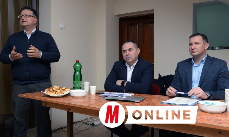 Đula Kis, predsednik mesne organizacije SVM-a u Budisavi, Jožef Tobiaš, narodni poslanik, kao i Zoltan Tot, zamenik sekretara pokrajinskog sekretarijata za poljoprivredu, vodoprivredu i šumarstvo (fotografija Čile Davida)