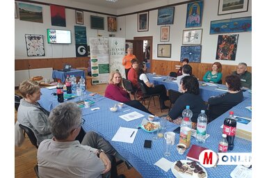 Bodor Anita, közművelődési szakember, tréner igyekezett feltárni a vajdasági művelődési egyesületek kihívásait, majd azokra megoldást találni  (Kazinczy PAszterkó Diana felvétele)