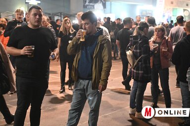 A sör sokkal több egyszerű italnál: emlékek, élmények, baráti beszélgetések és közös ünneplések kapcsolódnak hozzá (Fotó: Ótos András illusztrációja)