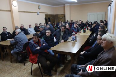 A faluház megtelt érdeklődőkkel (Lakatos János felvétele)