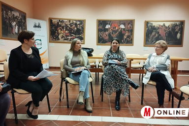 Nákity Szekrény Anetta, Györe Decsov Emese és Szilágyi Edit személyes tapasztalataikat osztották meg a közönséggel (Fotó: Kancsár Izabella)