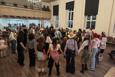 Önfeledt tánc és vidám forgatag / Fotó: A farsangi mulatság szervezői