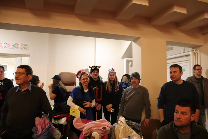 A felnőttek is maskarában