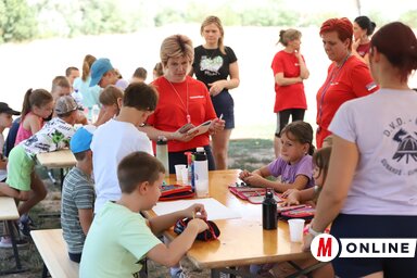 Foglalkozás a legkisebbek részére a tavalyi táborban (Fotó: Lakatos János felvétele)