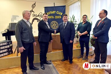 A 22 kottatartót a Rotary Club tavaly novemberi báljának bevételéből finanszírozták (Fotó: Gergely Árpád felvétele)