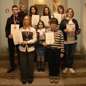 A nemzetközi képzőművészeti versenyek büszke díjazottjai/Fotó: Ivana Vojnović