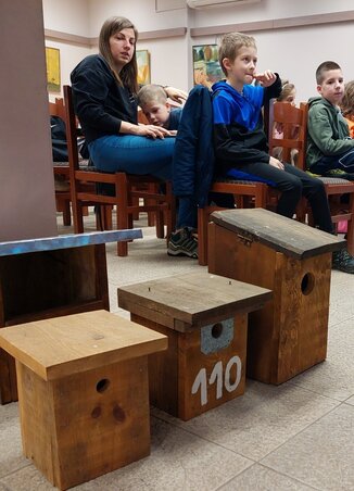 A vércsék számára fából készült költőládákat helyeznek el Topolyán és környékén / Fotó: Arcus Környezetvédő Egyesület