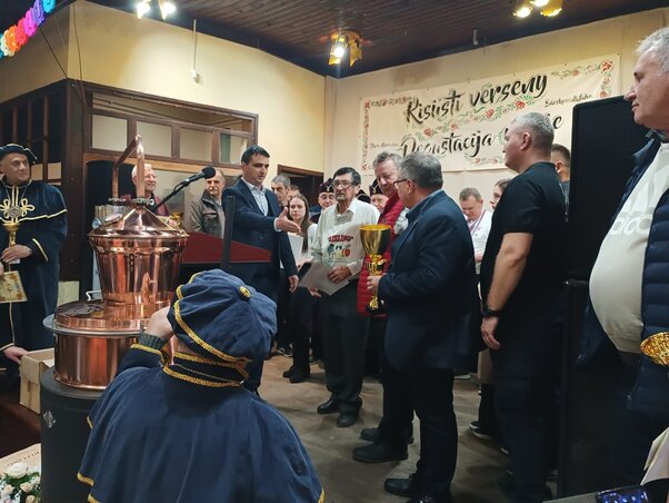 Gulyás László kapta a falu legjobb pálinkájáért járó díjat