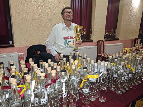 Bácskossuthfalva legjobb pálinkáját Gulyás László készítette borpárlatból