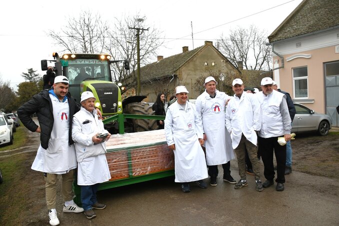 A turiai böllérek az óriáskolbásszal