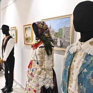 Kiállított népviseletek/Fotó: Ótos András