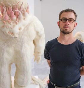 A szenttamási származású, Belgrádban élő és alkotó Pulai Árpád textilművész nyerte el a 2025. évi Politika-díjat (Fotó: Sofija Brkić)