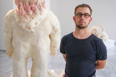 A szenttamási származású, Belgrádban élő és alkotó Pulai Árpád textilművész nyerte el a 2025. évi Politika-díjat (Fotó: Sofija Brkić)