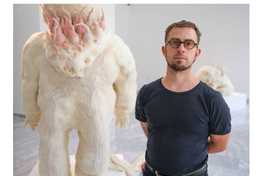 A szenttamási származású, Belgrádban élő és alkotó Pulai Árpád textilművész nyerte el a 2025. évi Politika-díjat (Fotó: Sofija Brkić)