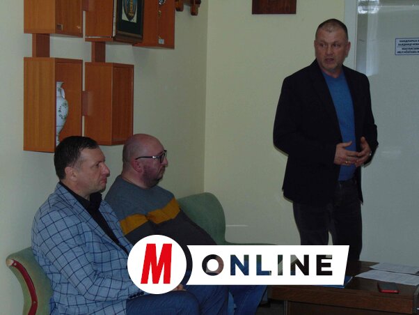 Juhász Attila, a Mezőgazdasági, Erdészeti és Vízgazdálkodási Minisztérium államtitkára és Tóth Zoltán tartományi mezőgazdasági titkárhelyettes tájékoztatta a magyarcsernyei termelőket (Fotó: Vidács Hajnalka)