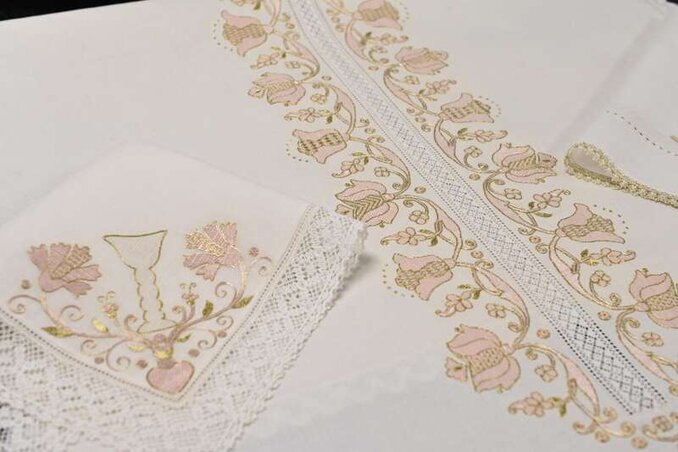 Úri hímzéses terítő/Fotó: Rapos Emma