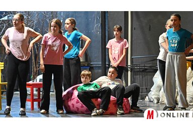 A legfiatalabbak még csodálattal szemlélik ezt a világot (Ótos András felvétele)