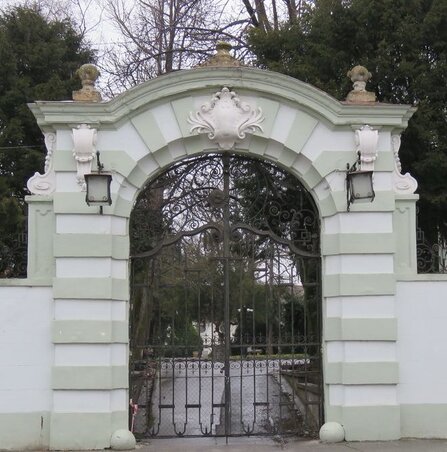 A díszes kocsibejárat