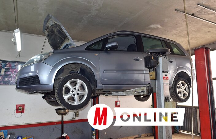 Az autószervizben minden típusú gépkocsit javítanak