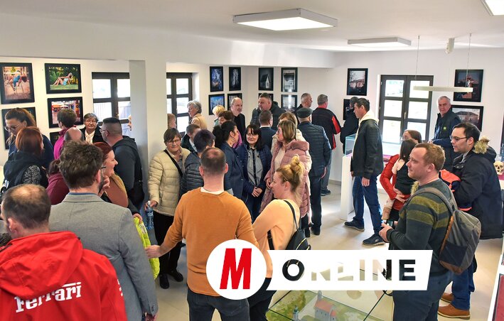 A tárlat megnyitójára sokan ellátogattak a környező településekről / Gergely Árpád felvétele