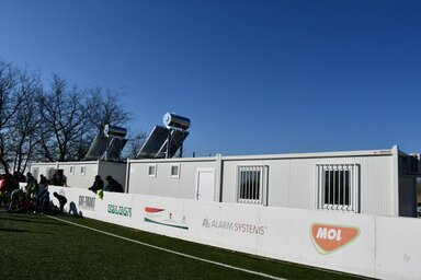 A két öltözőkonténer  (Tóth Tibor felvétele)