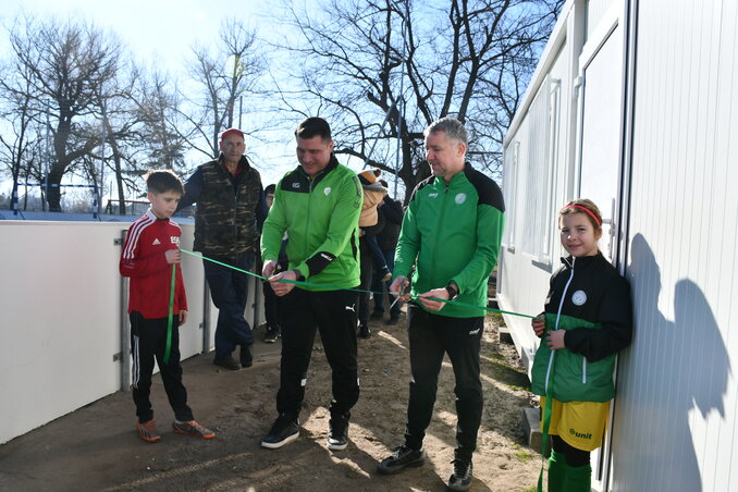 Az ünnepélyes szalagátvágás pillanata (Tóth Tibor felvétele)