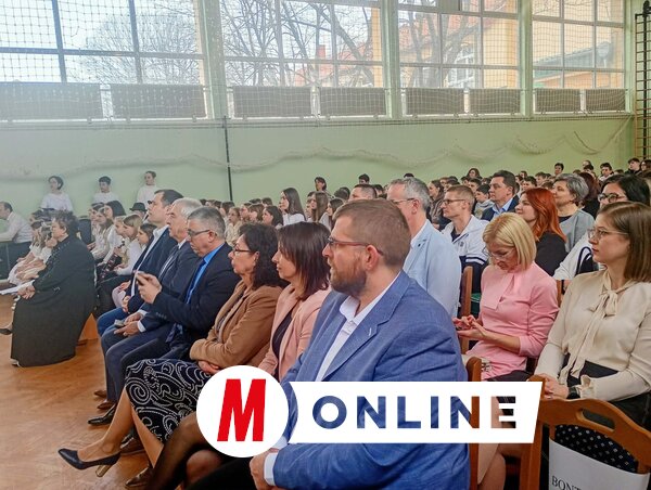 Arany János születésének évfordulóját és egyben az iskola napját ünnepelték Oromon (Fotó: Bajić Jenei Klementina felvétele)