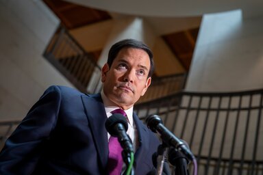 A miniszter a Kongresszus épületében újságírók előtt elmondta, hogy a támadások intenzitása a következő szakaszban fokozódhat (Fotó: Beta/AP)