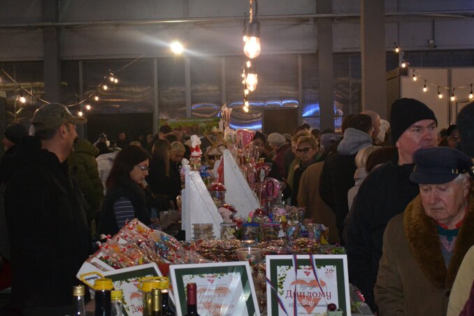 A vásári cukorkaárusok bőséges kínálattal érkeztek