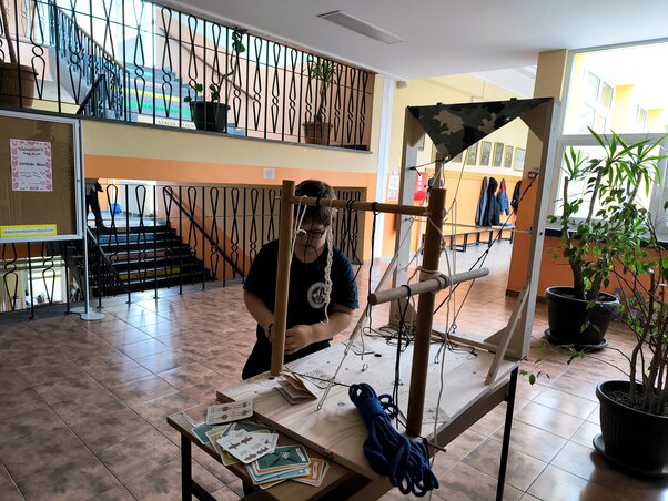 A résztvevők különböző csomókötési módszereket is gyakorolhattak, miközben hasznos cserkésztudással gazdagodtak