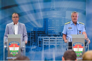 MTI/Bruzák Noémi/Horváth László, a kábítószer-kereskedelem felszámolásáért felelős kormánybiztos és Töreki Sándor bűnügyi országos rendőrfőkapitány-helyettes
