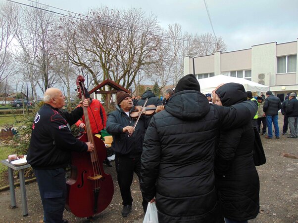 Az örömzenéről helybeli zenészek gondoskodtak