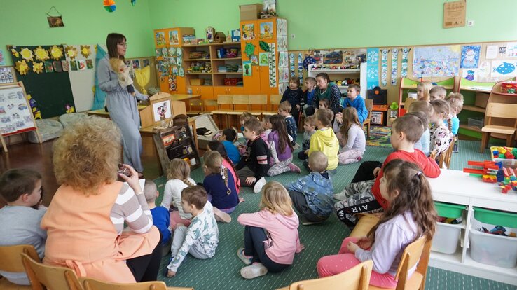 Papírszínházi előadás az óvodában Vastag Gazsó Hargita vezetésével