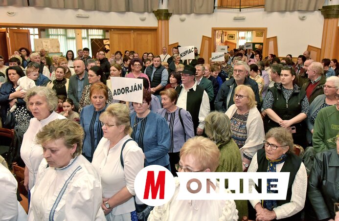 A Boldogasszony anyánkat egy emberként énekelték (Gergely Árpád felvétele)