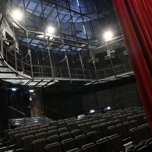 Az ún. kísérleti színpad többféleképp alakítható, az előadás jellegétől függően/Fotó: Molnár Edvárd