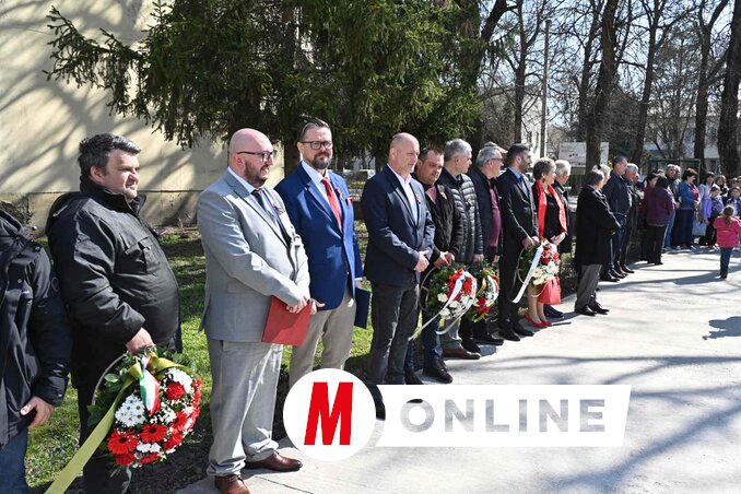 Az emlékező közösség (Fotó: Ótos András)