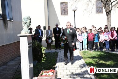 A Vajdasági Magyar Szövetség koszorúját Kerekes Zoltán helyezte el (Fotó: Paraczky László)