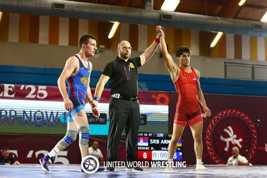 Berkec Dejan (jobbról) román riválissal kezd (Fotó: UWW)