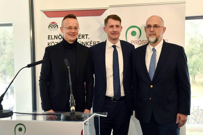 Molnár Edvárd/A Vajdasági Magyar Szövetség nemcsak a Fideszre, hanem az RMDSZ-re is partnerként tekint. A kép a VMSZ 2023-as választási kampánya során készült decemberben, Adán