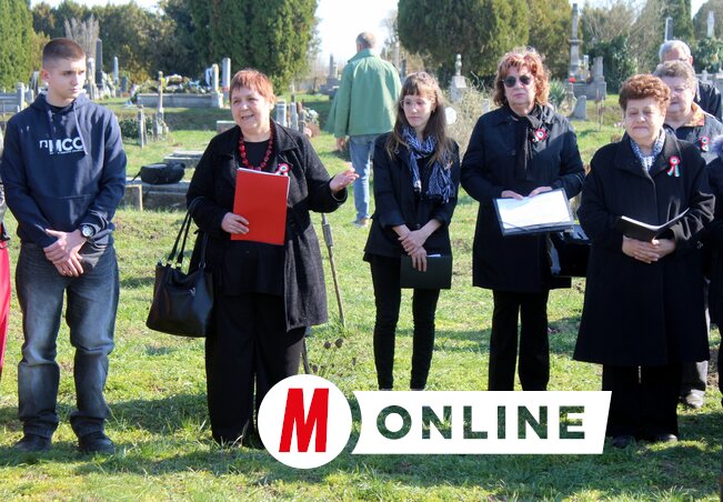 Mihályi Katalin köszönti az egybegyűlteket (Fotó: Benedek Miklós)