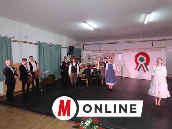 A zenés-táncos ünnepi műsor a Vadvirág-székházban (Fotó: Csincsik Zsolt)