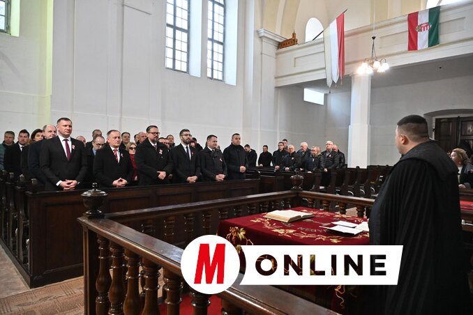 A megemlékezés istentisztelettel kezdődött (Ótos András felvétele)