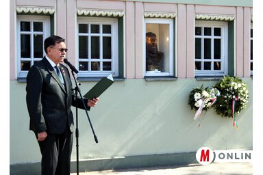 Bodrogi Béla köszönti az egybegyűlteket (Benedek Miklós felvétele)