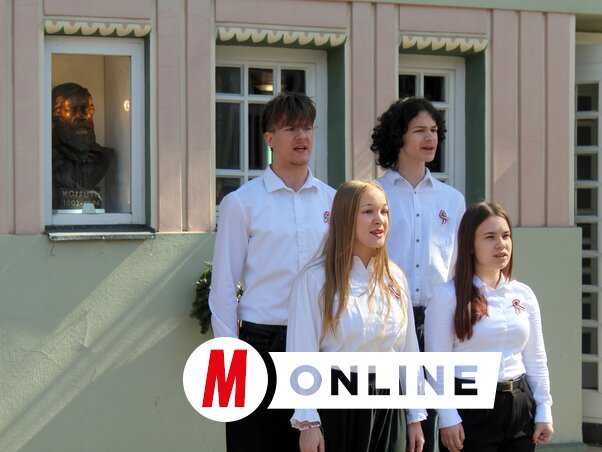 A Nemzeti dalt a Fabula Rasa Színjátszó Grund négy tagja szavalta el (Benedek Miklós felvétele)