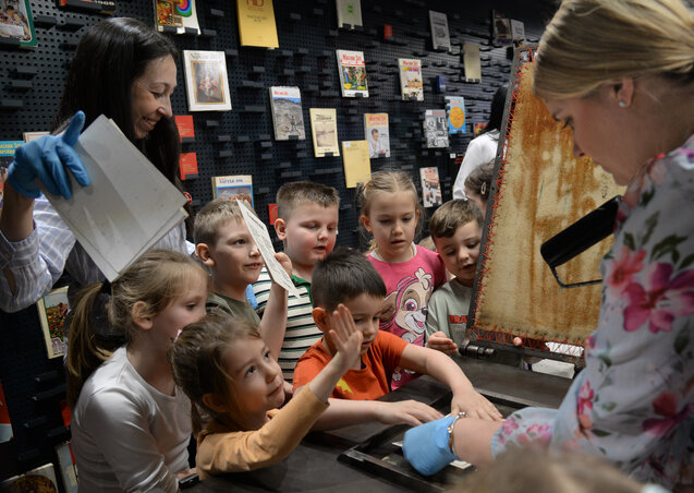 A gyerekek lelkesen merültek bele a nyomtatásba